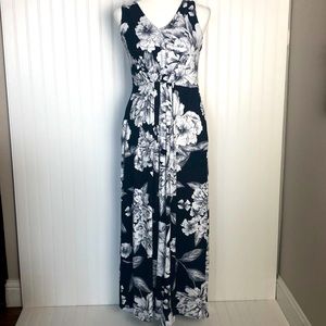ADRIENNE VITTADINI Dress Black White FLORAL MAXI